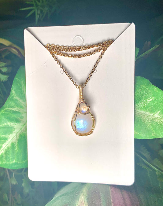 Double Rainbow Moonstone Gold Pendant (Round)